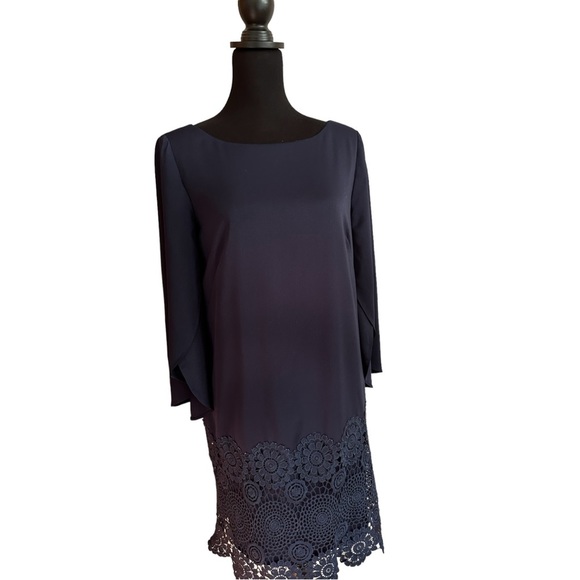 Tahari Navy Blue Shift Dress With A Lace Flower Hem & Split Bell Sleeve Size 4 - Picture 2 of 11